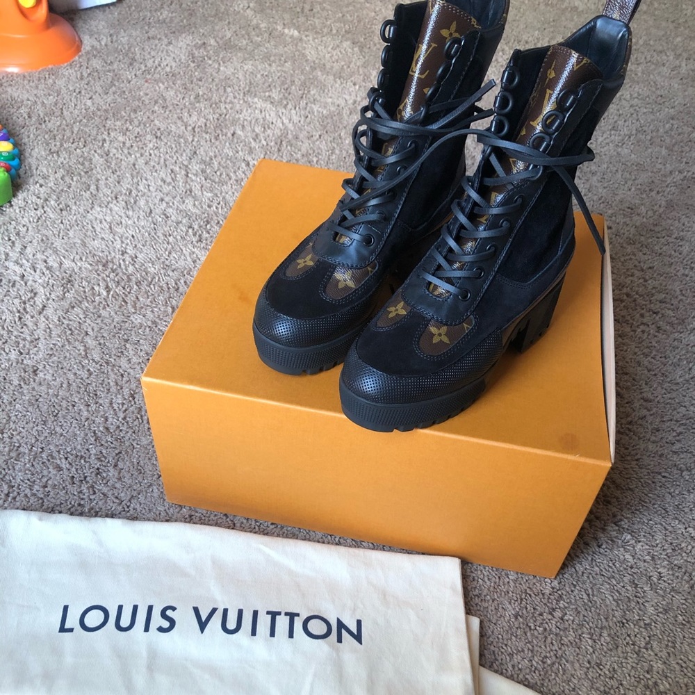 Louis Vuitton laureate desert boots